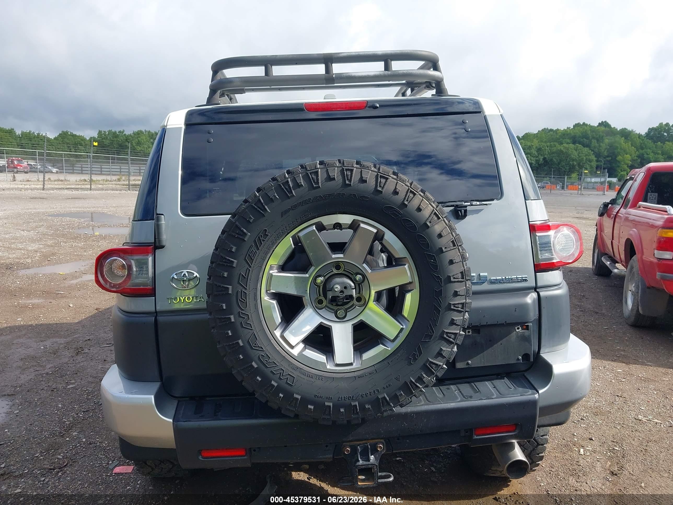 2014 Toyota Fj Cruiser   Gray vin: JTEBU4BF7EK206414