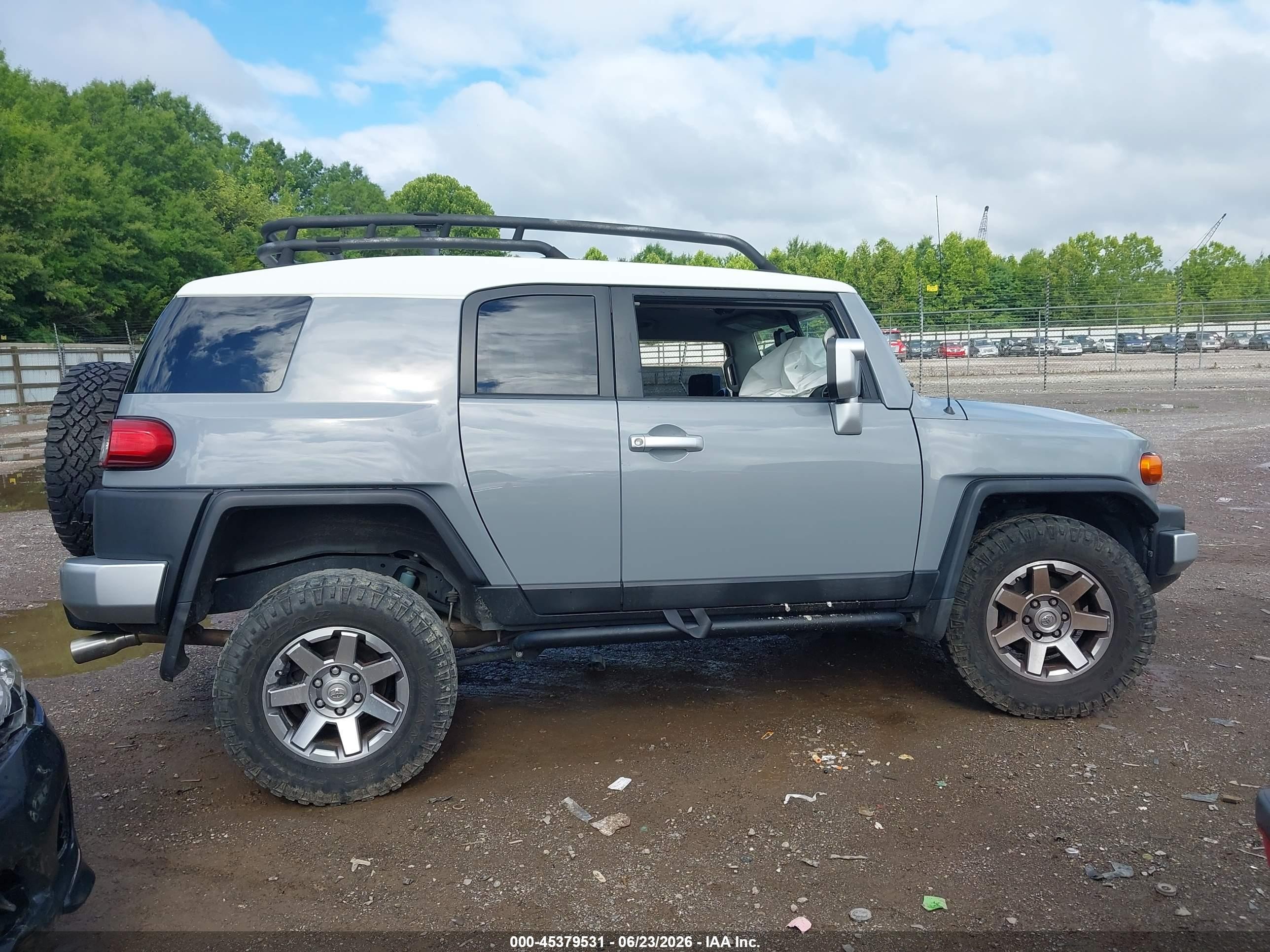2014 Toyota Fj Cruiser   Gray vin: JTEBU4BF7EK206414