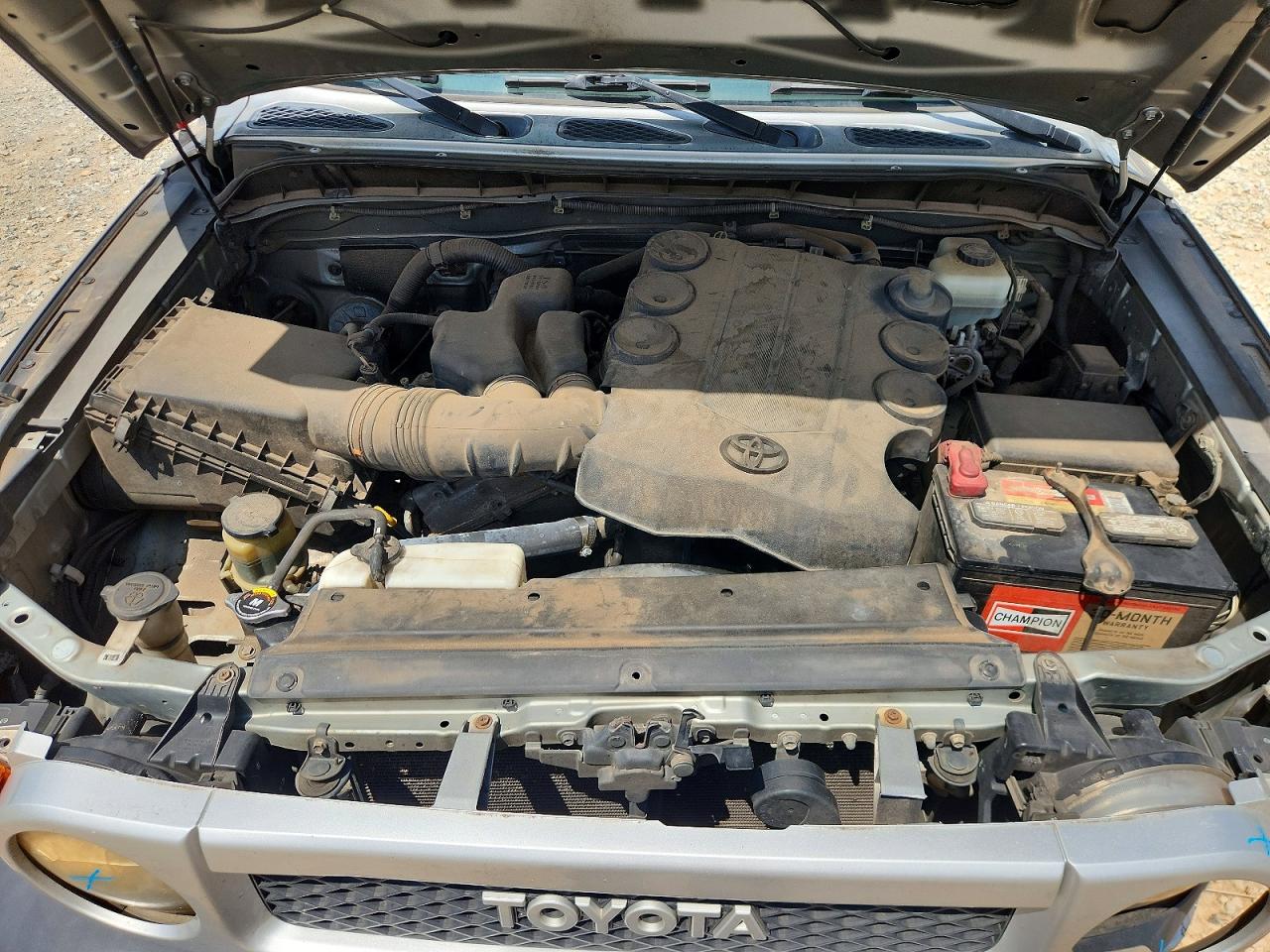 2010 Toyota Fj Cruiser Base Silver vin: JTEBU4BF8AK077609