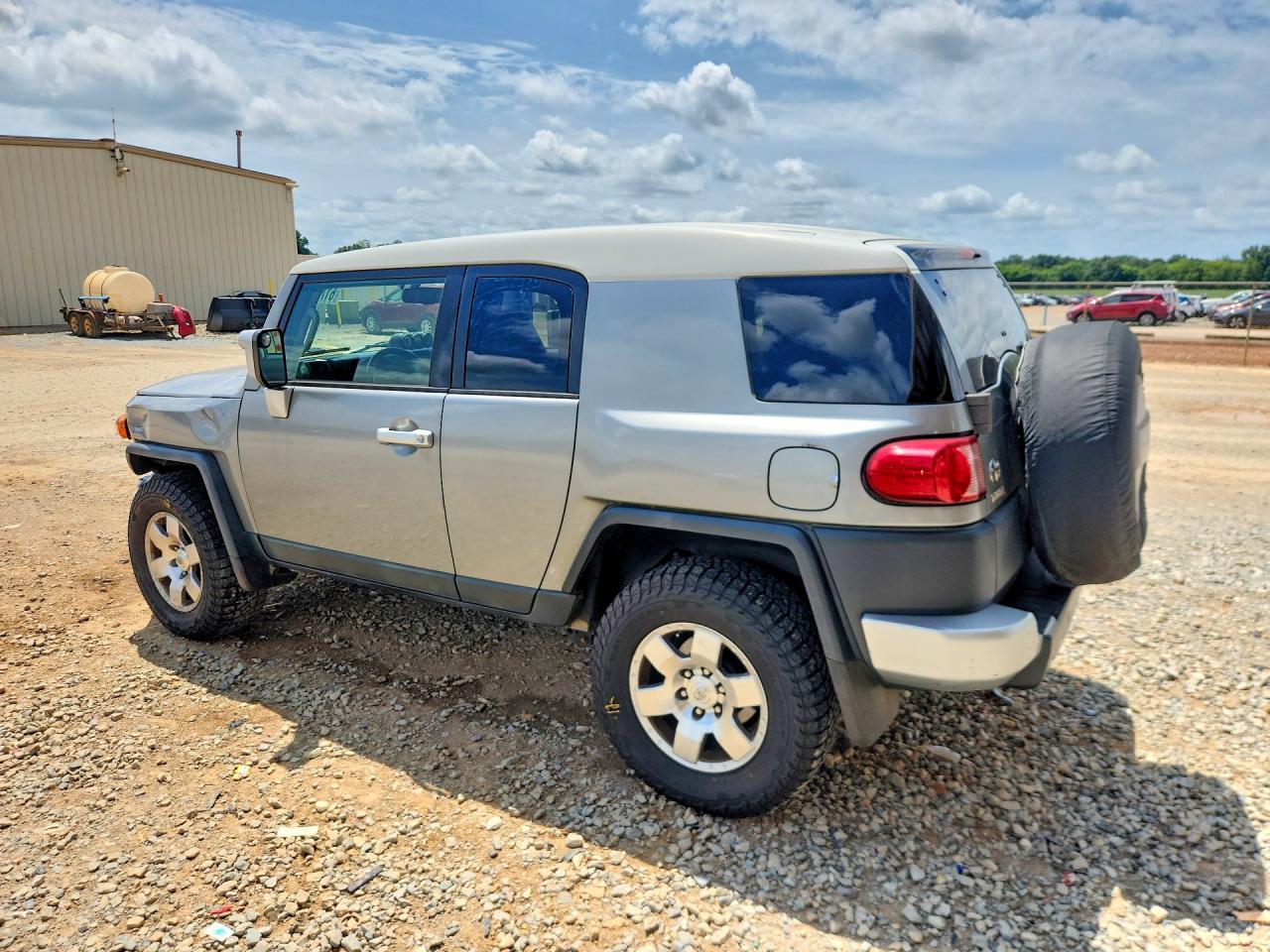 2010 Toyota Fj Cruiser Base Silver vin: JTEBU4BF8AK077609