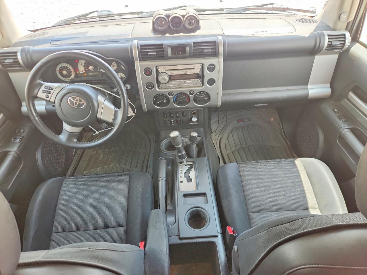 2010 Toyota Fj Cruiser Base Silver vin: JTEBU4BF8AK077609