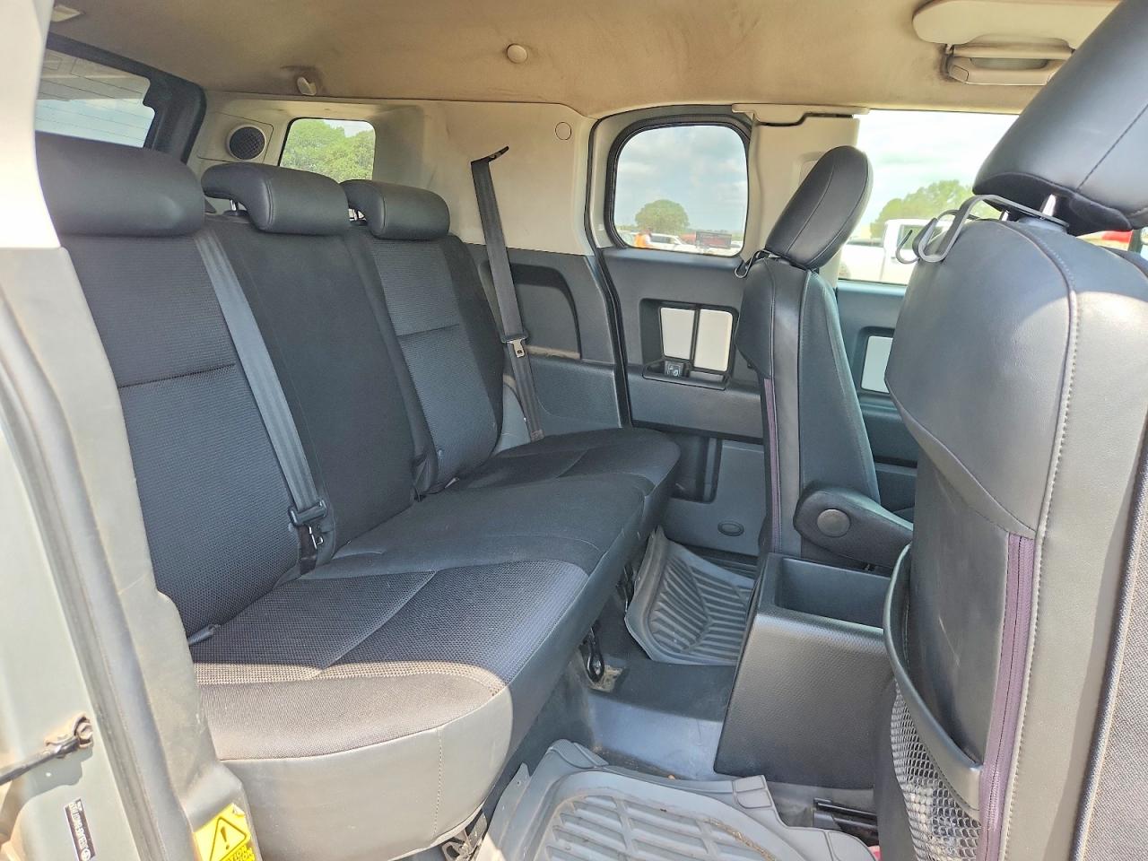 2010 Toyota Fj Cruiser Base Silver vin: JTEBU4BF8AK077609