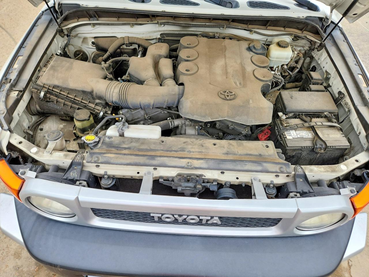 2010 Toyota Fj Cruiser Base Beige vin: JTEBU4BF8AK080235