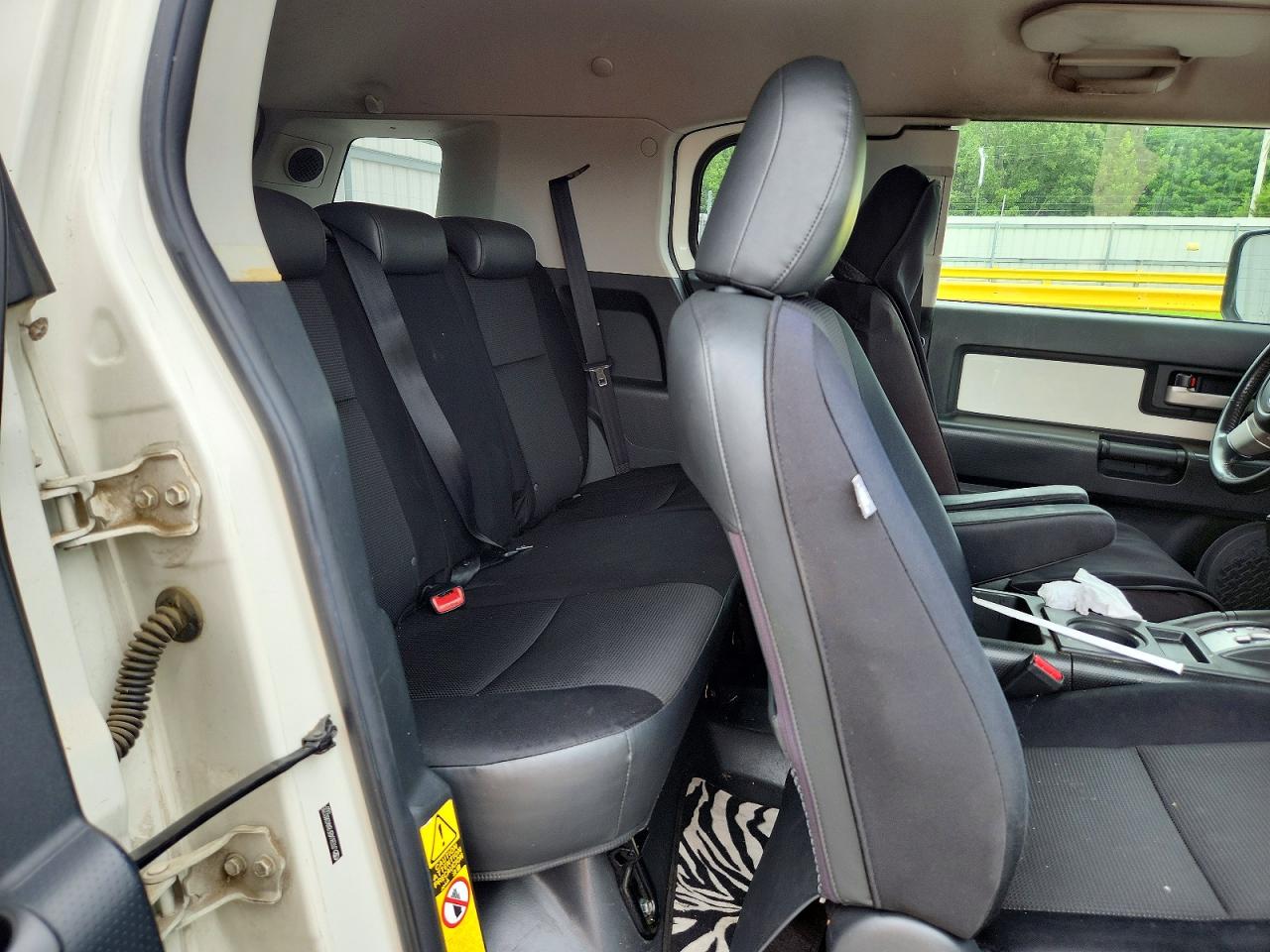 2010 Toyota Fj Cruiser Base Beige vin: JTEBU4BF8AK080235
