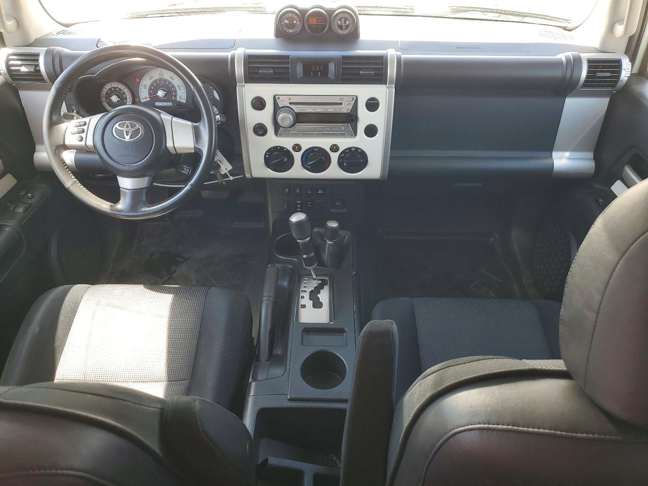 2010 Toyota Fj Cruiser Base White vin: JTEBU4BF8AK090148