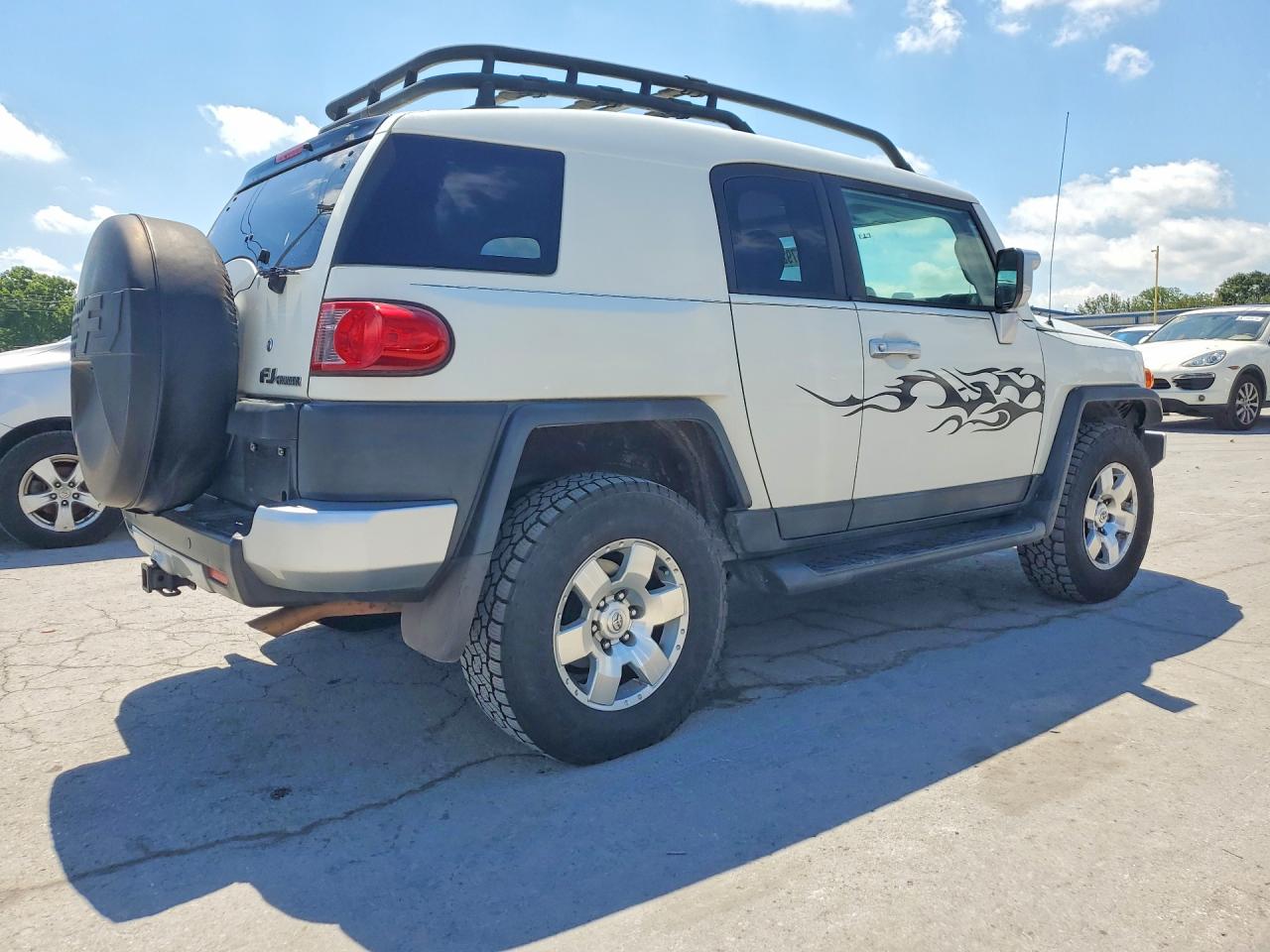 2010 Toyota Fj Cruiser Base White vin: JTEBU4BF8AK090148