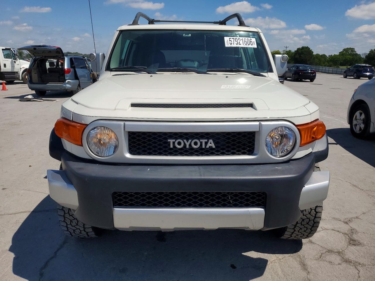 2010 Toyota Fj Cruiser Base White vin: JTEBU4BF8AK090148