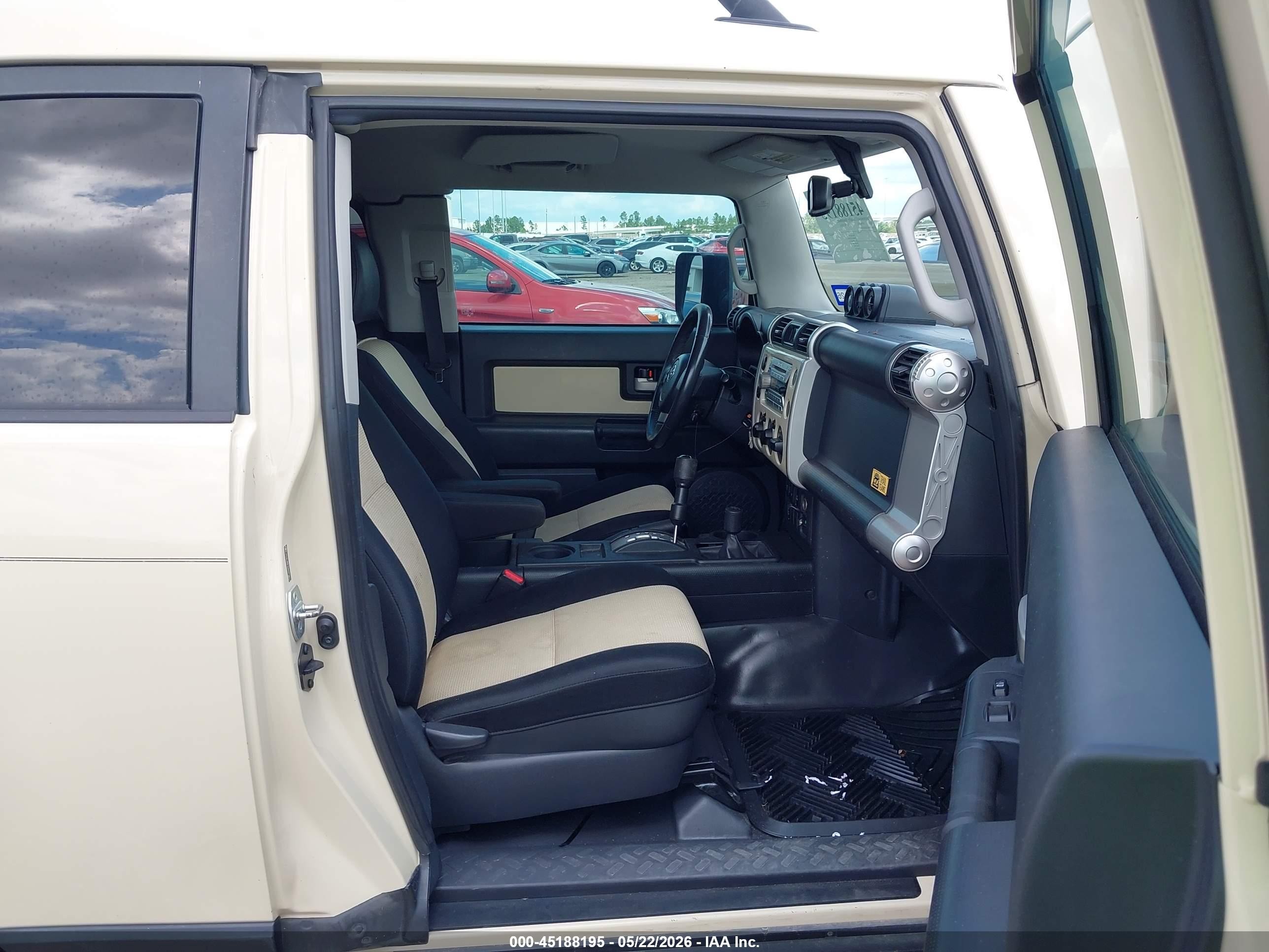 2010 Toyota Fj Cruiser   Brown vin: JTEBU4BF8AK093812