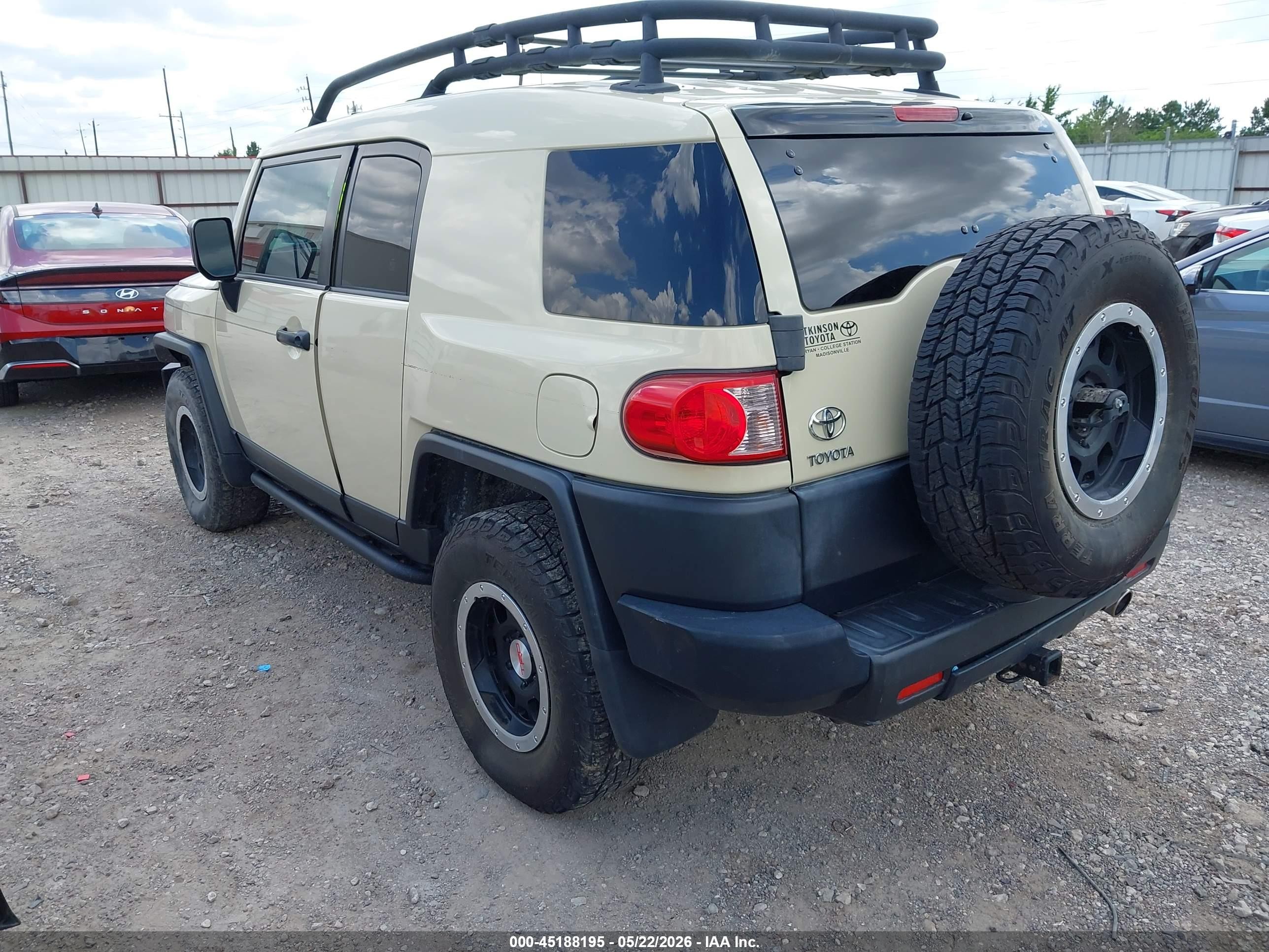 2010 Toyota Fj Cruiser   Brown vin: JTEBU4BF8AK093812