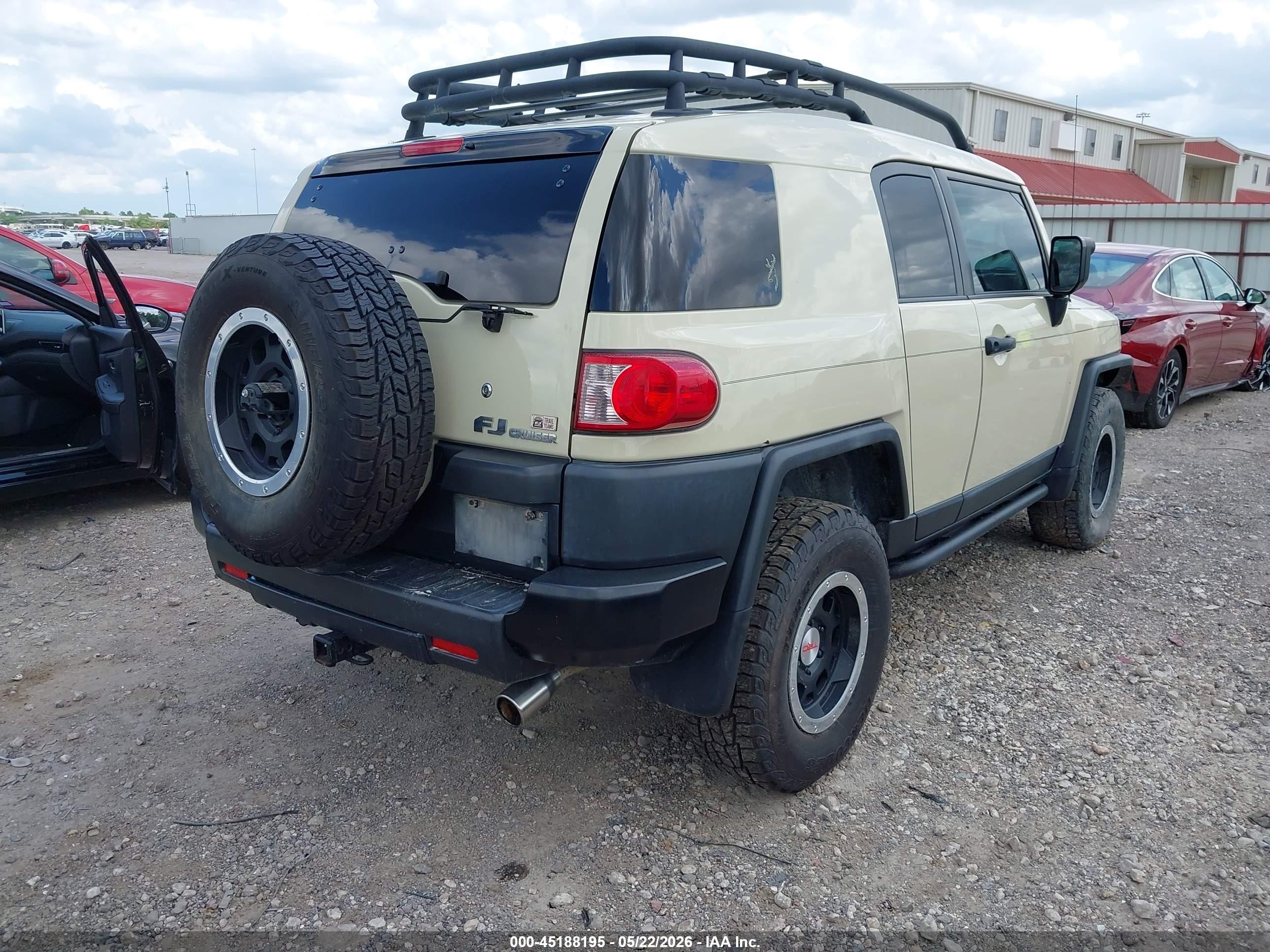 2010 Toyota Fj Cruiser   Brown vin: JTEBU4BF8AK093812