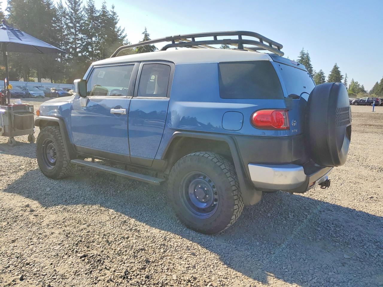 2011 Toyota Fj Cruiser Base Blue vin: JTEBU4BF8BK106429