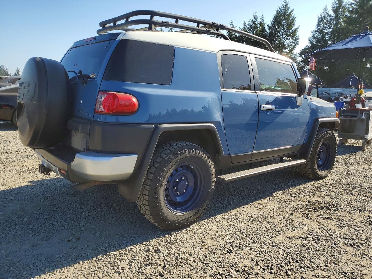 2011 Toyota Fj Cruiser Base Blue vin: JTEBU4BF8BK106429
