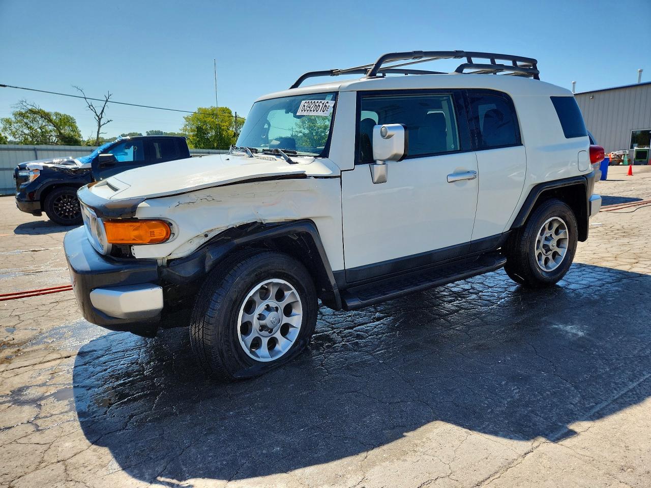 2012 Toyota Fj Cruiser Base Белый vin: JTEBU4BF8CK136189