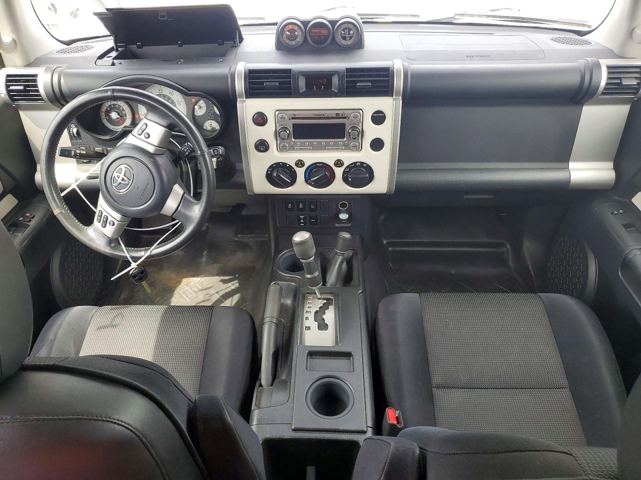 2012 Toyota Fj Cruiser Base Белый vin: JTEBU4BF8CK136189