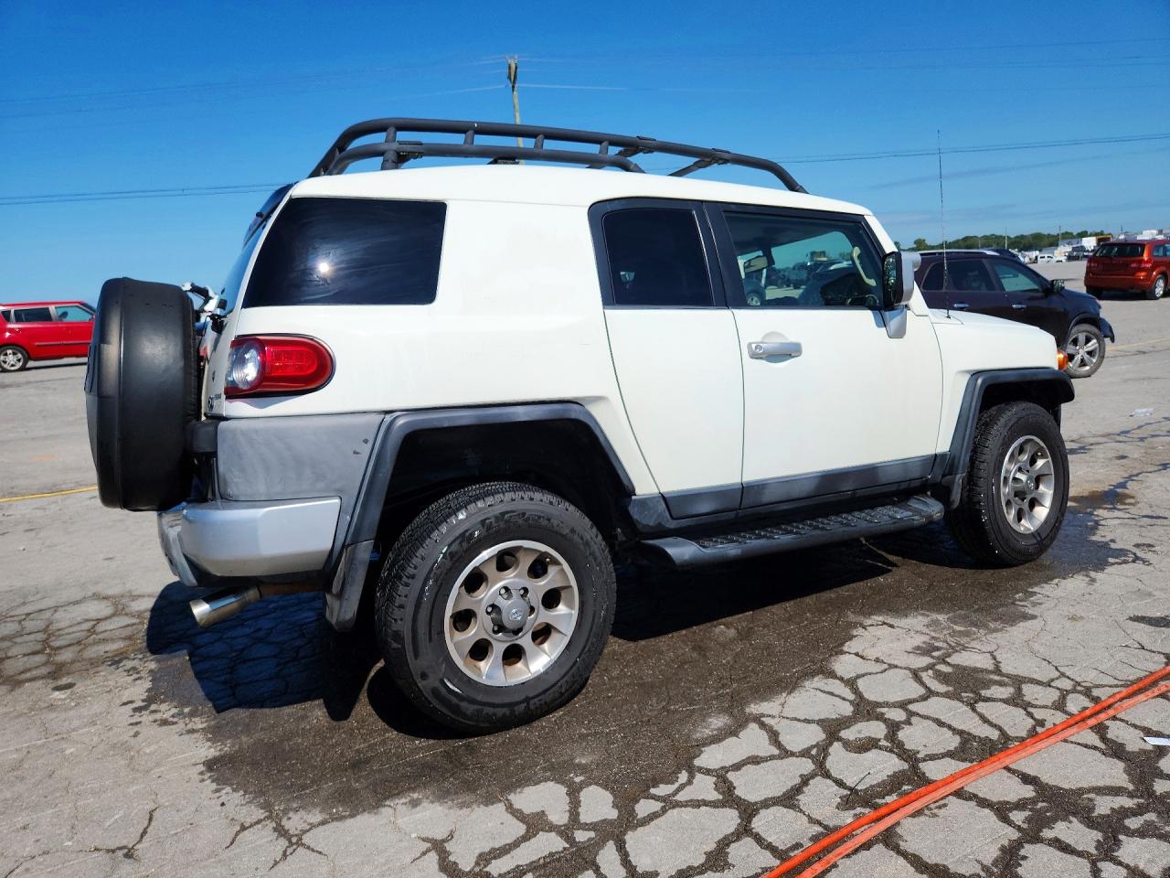 2012 Toyota Fj Cruiser Base Белый vin: JTEBU4BF8CK136189