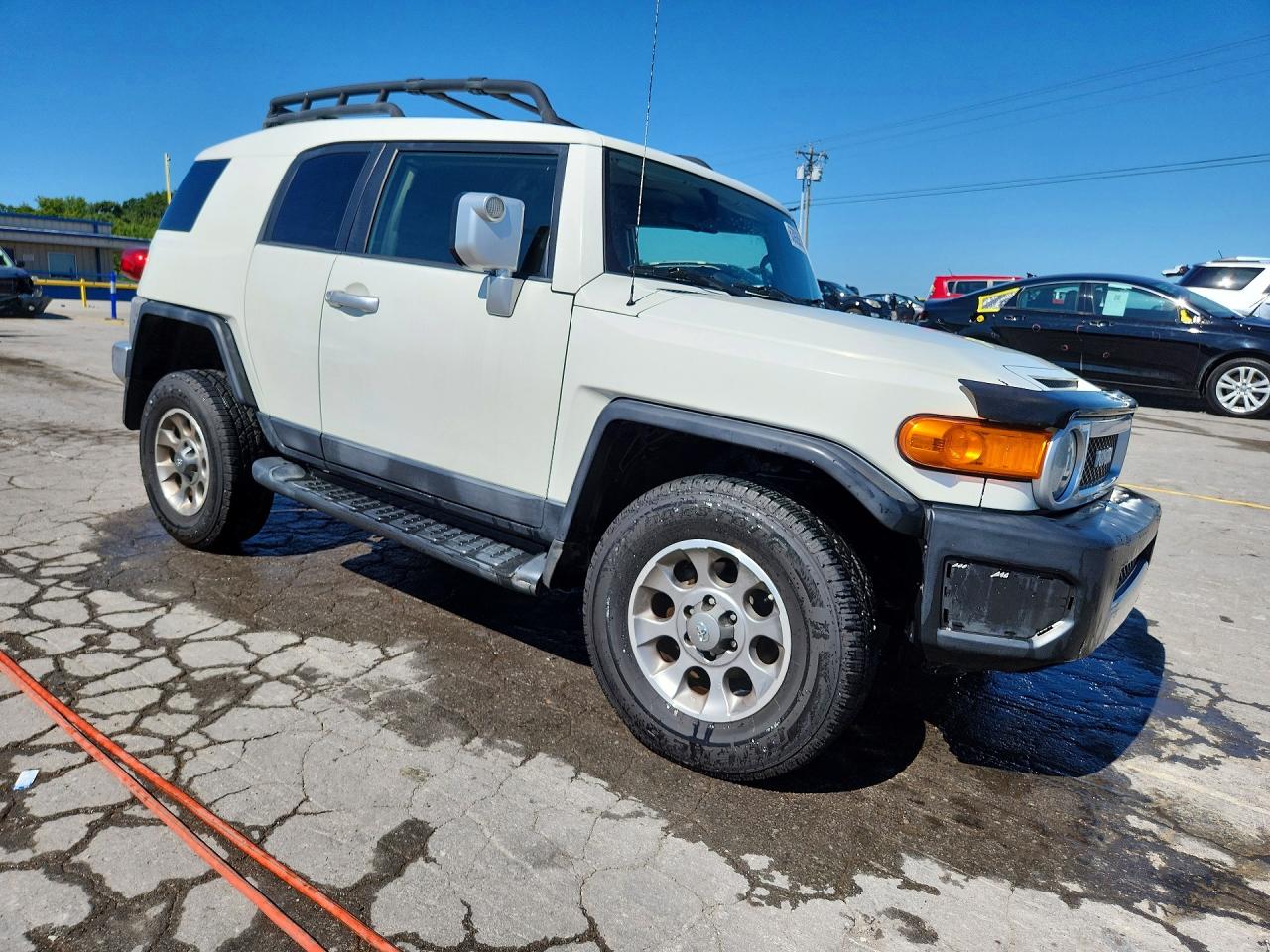 2012 Toyota Fj Cruiser Base Белый vin: JTEBU4BF8CK136189
