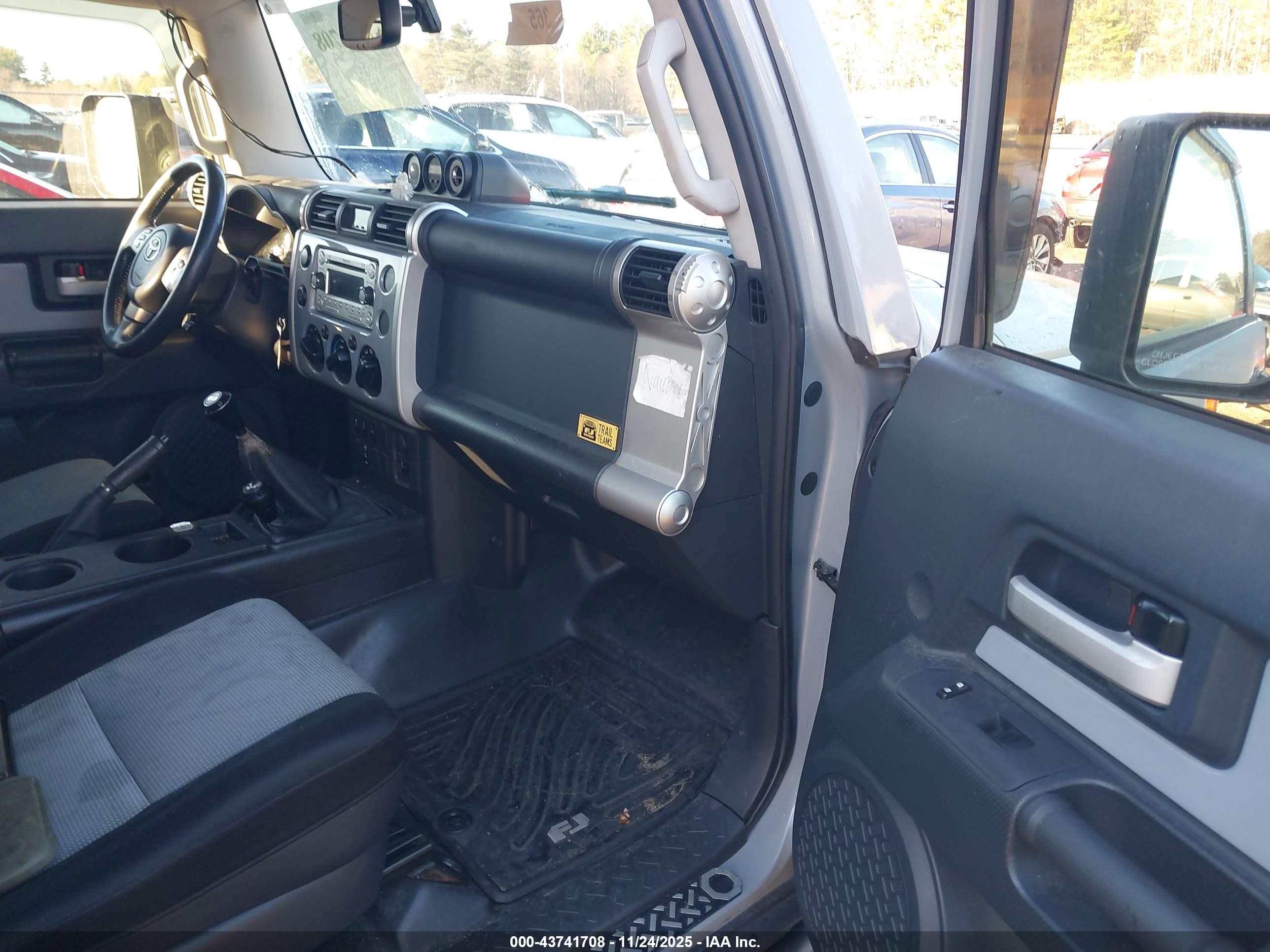 2013 Toyota Fj Cruiser   Gray vin: JTEBU4BF8DK155438