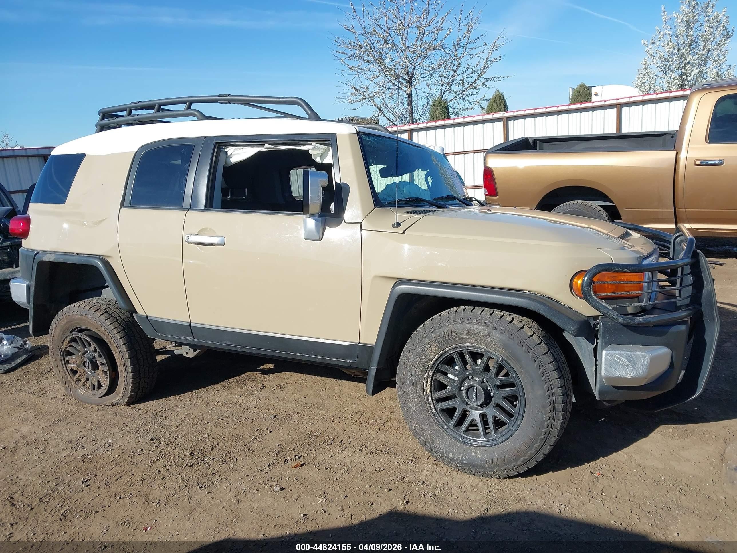 2013 Toyota Fj Cruiser   Brown vin: JTEBU4BF8DK165760