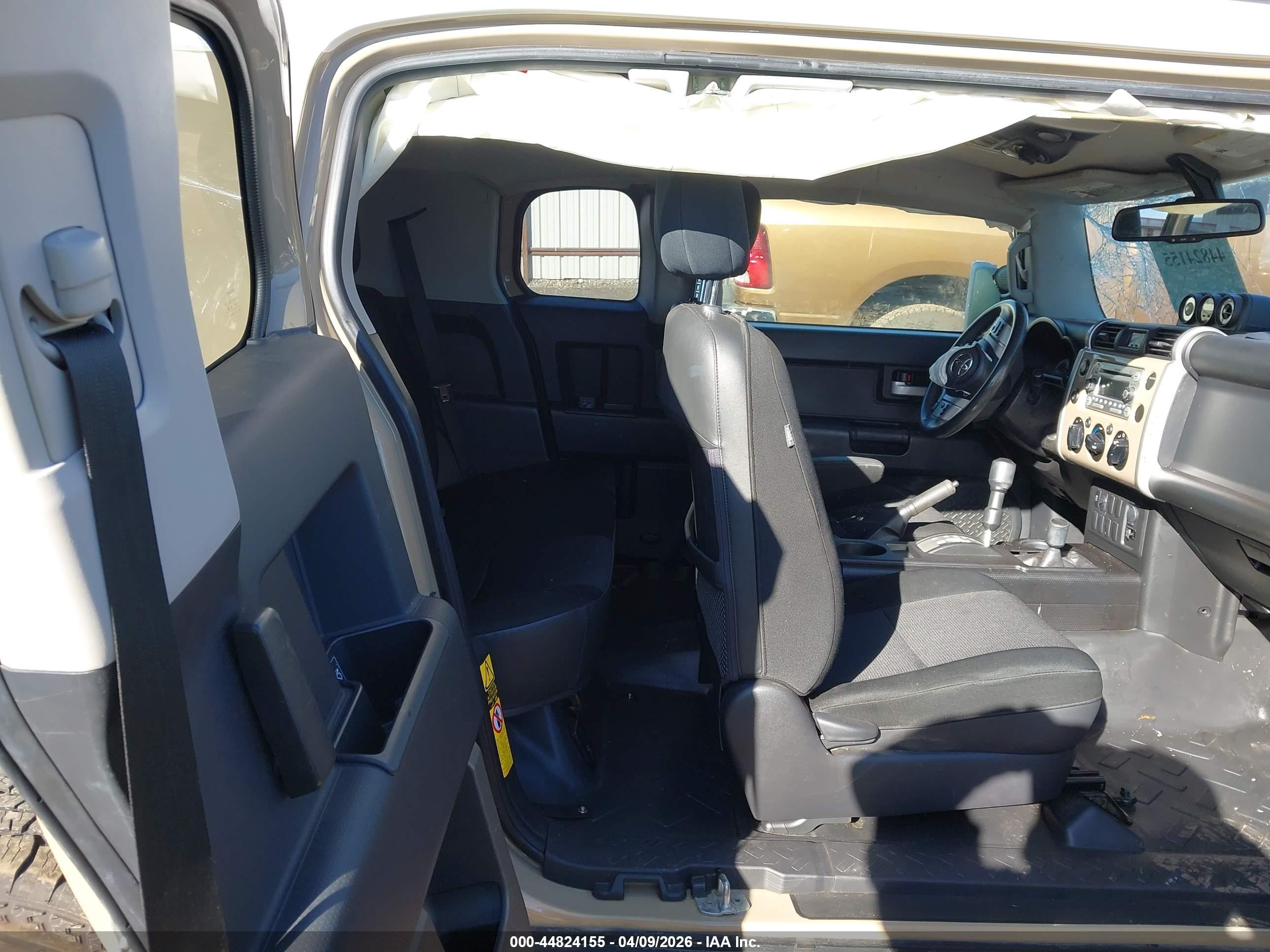 2013 Toyota Fj Cruiser   Brown vin: JTEBU4BF8DK165760