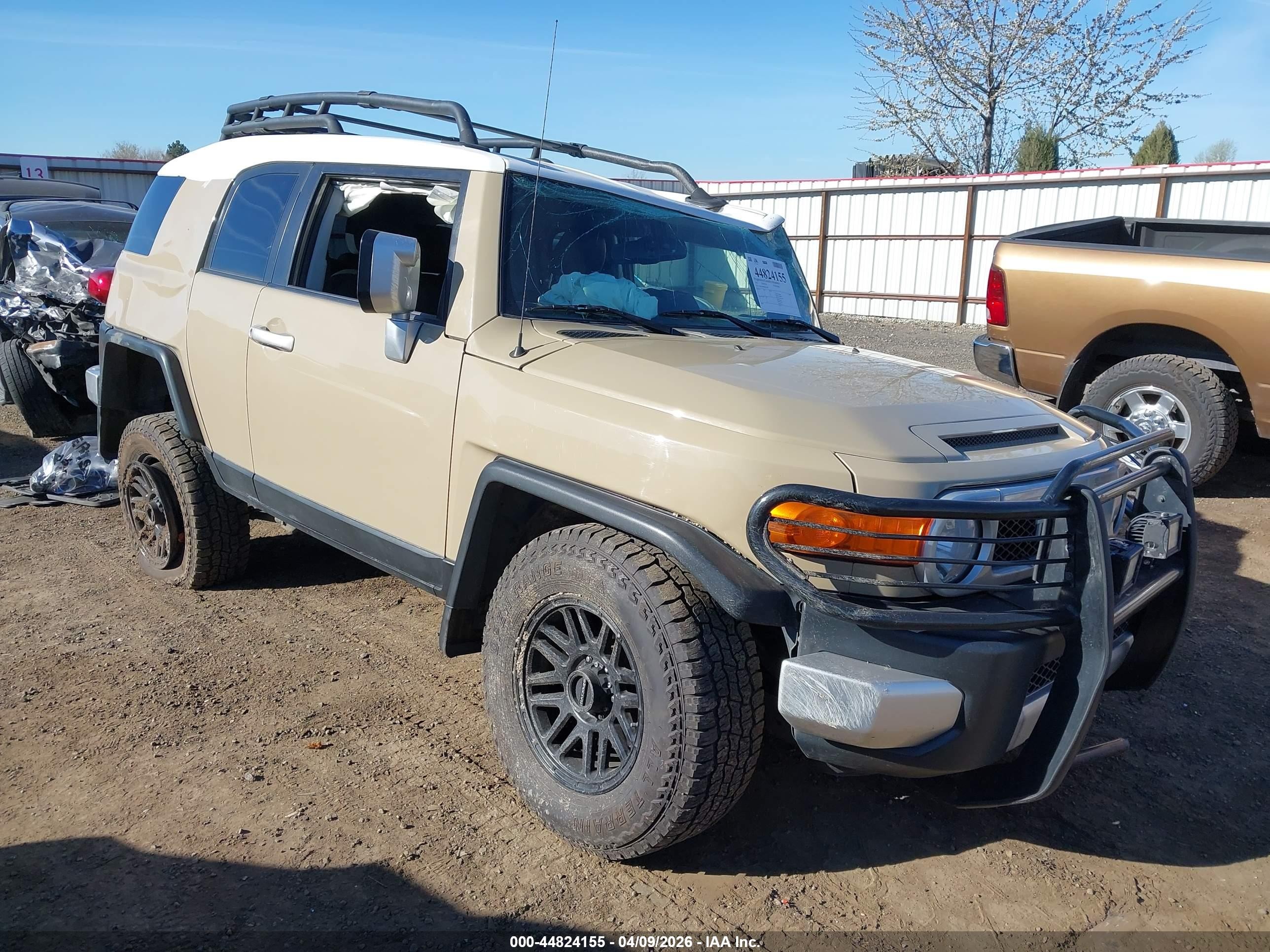 2013 Toyota Fj Cruiser   Brown vin: JTEBU4BF8DK165760