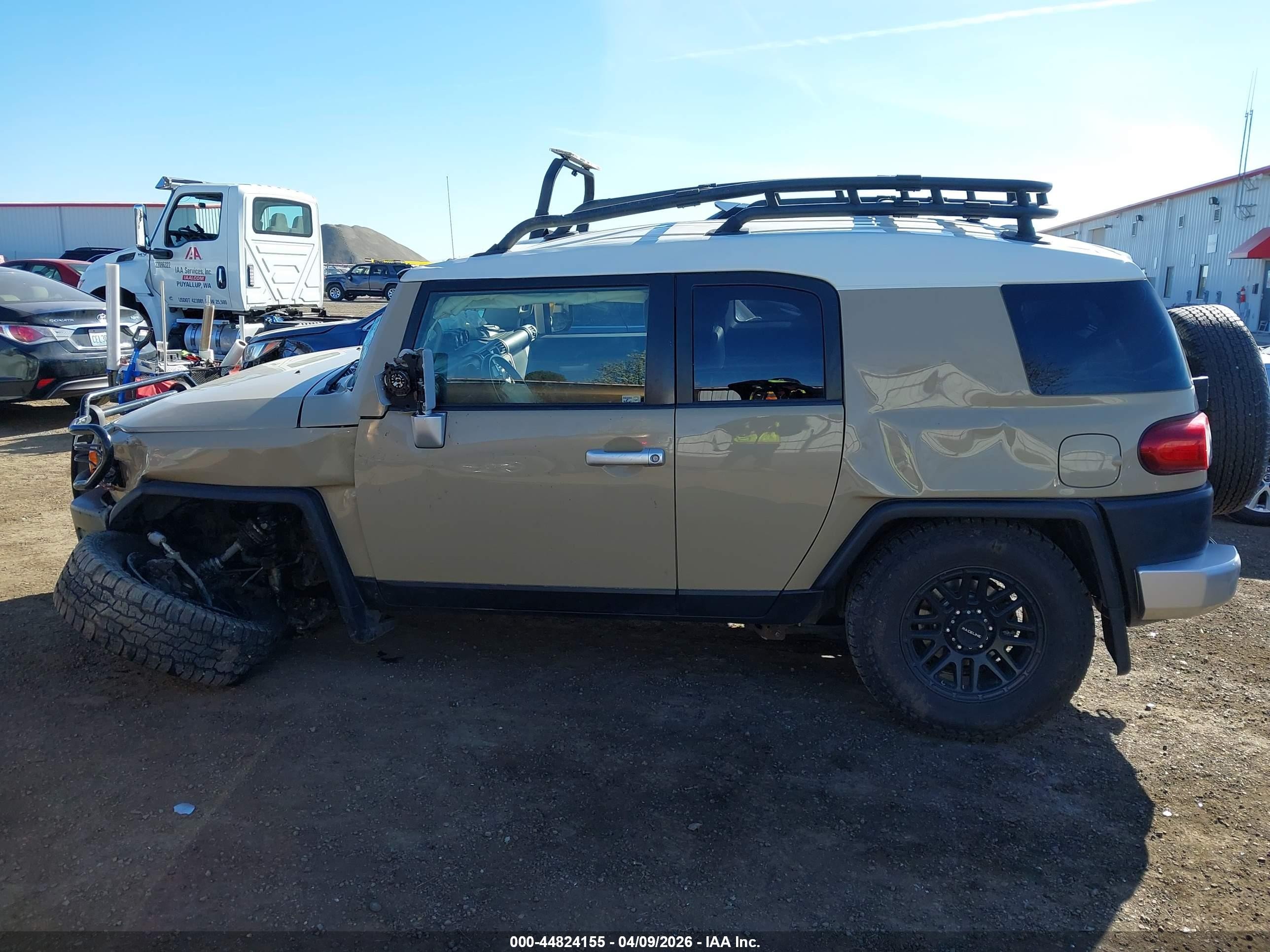 2013 Toyota Fj Cruiser   Brown vin: JTEBU4BF8DK165760