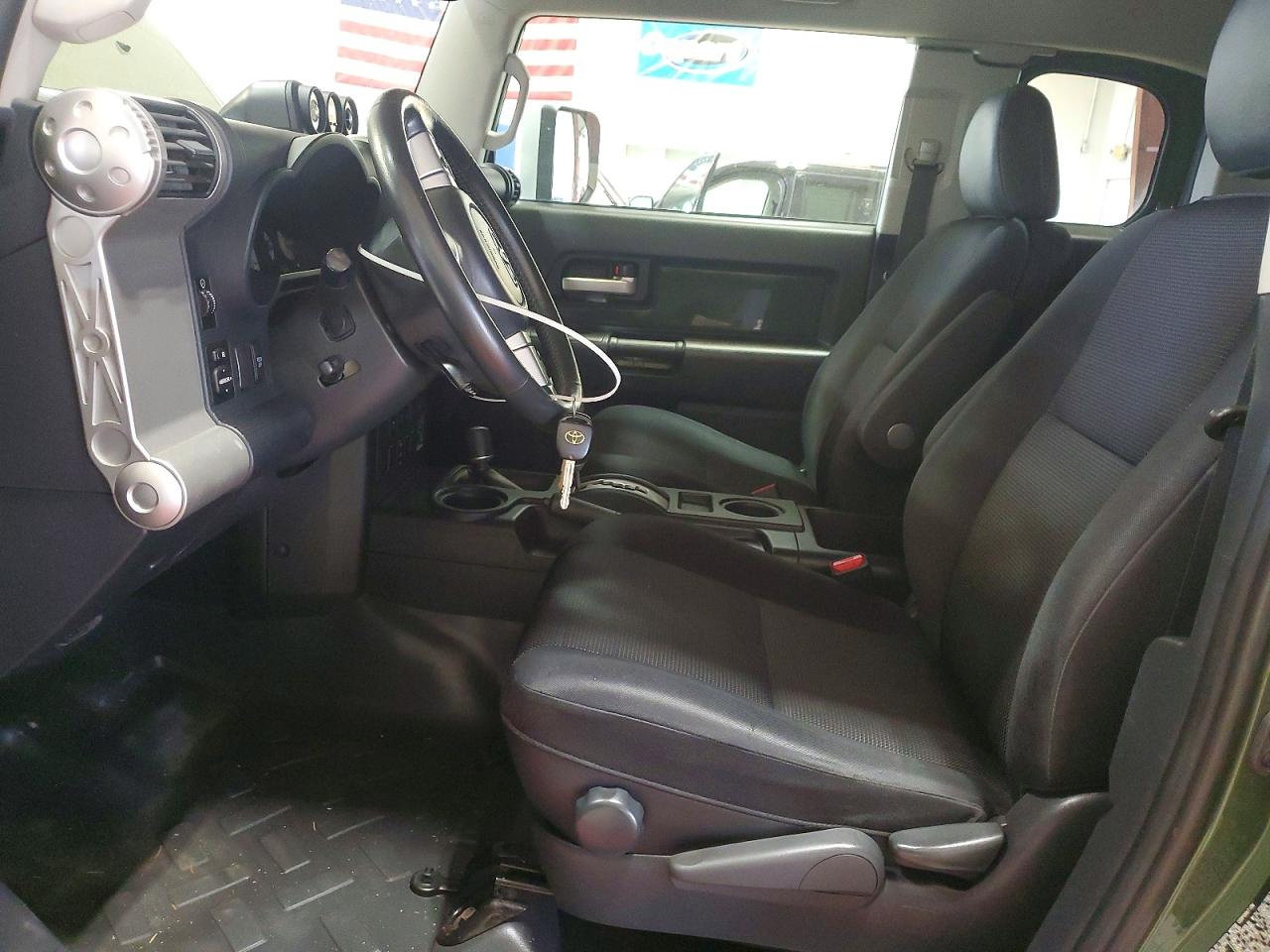 2014 Toyota Fj Cruiser Base Green vin: JTEBU4BF8EK193334