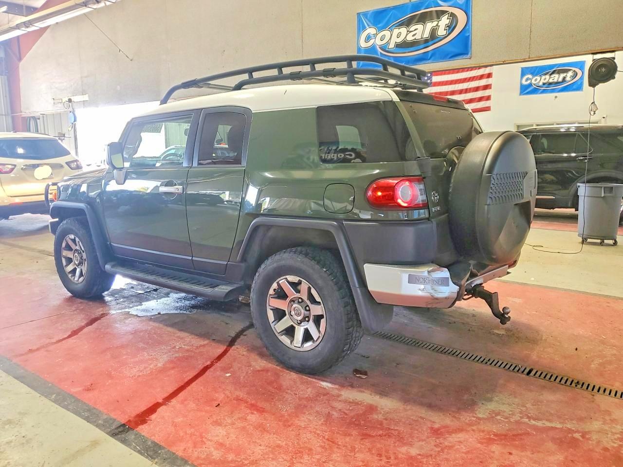 2014 Toyota Fj Cruiser Base Green vin: JTEBU4BF8EK193334