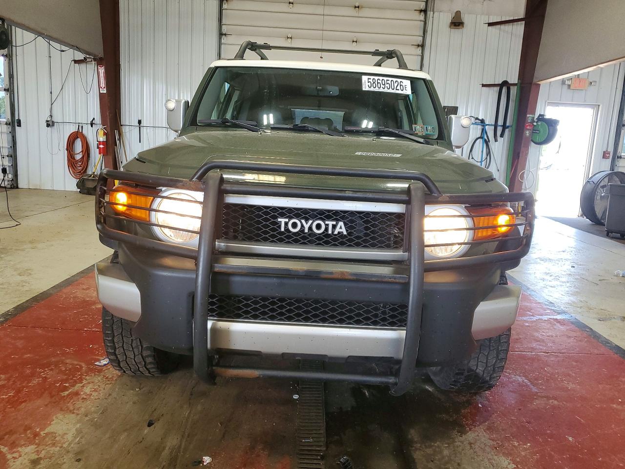 2014 Toyota Fj Cruiser Base Green vin: JTEBU4BF8EK193334