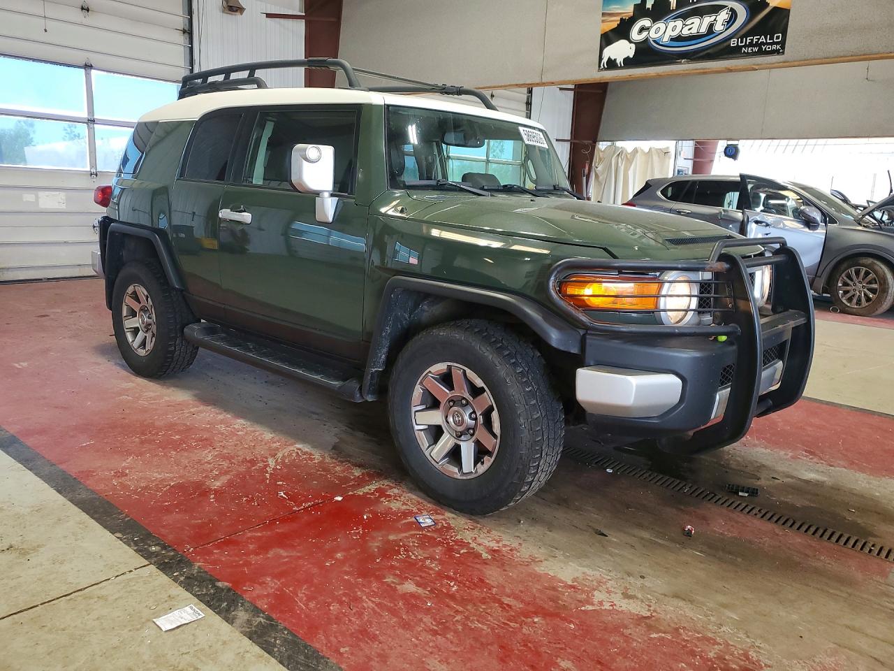 2014 Toyota Fj Cruiser Base Green vin: JTEBU4BF8EK193334