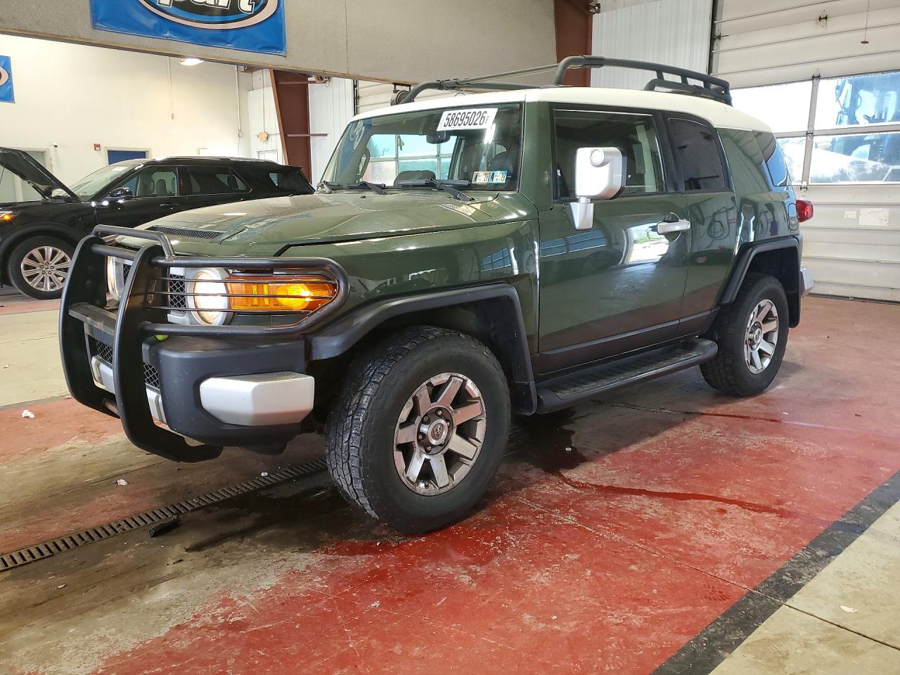 2014 Toyota Fj Cruiser Base Green vin: JTEBU4BF8EK193334