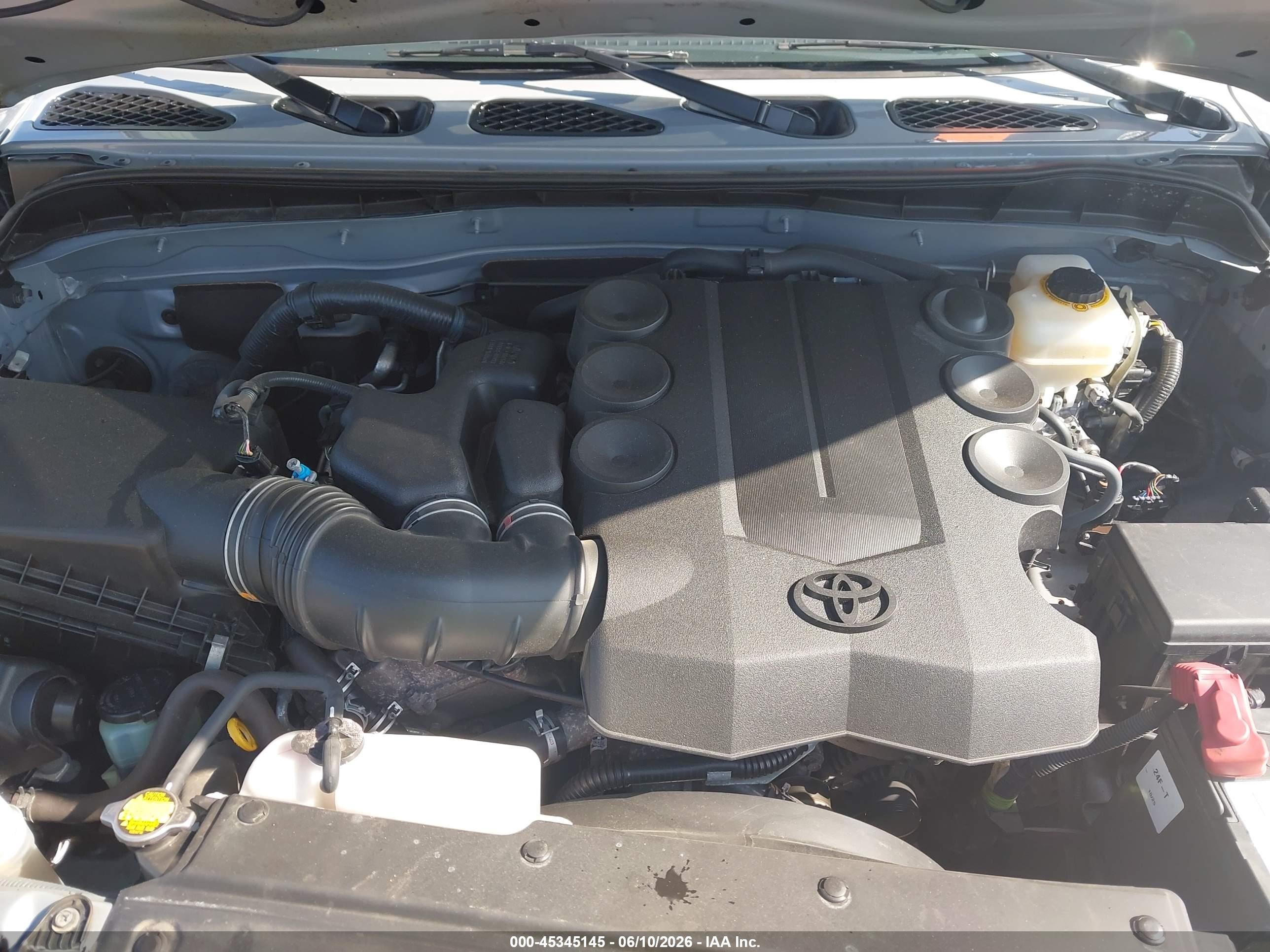 2014 Toyota Fj Cruiser Серебряный vin: JTEBU4BF8EK207622