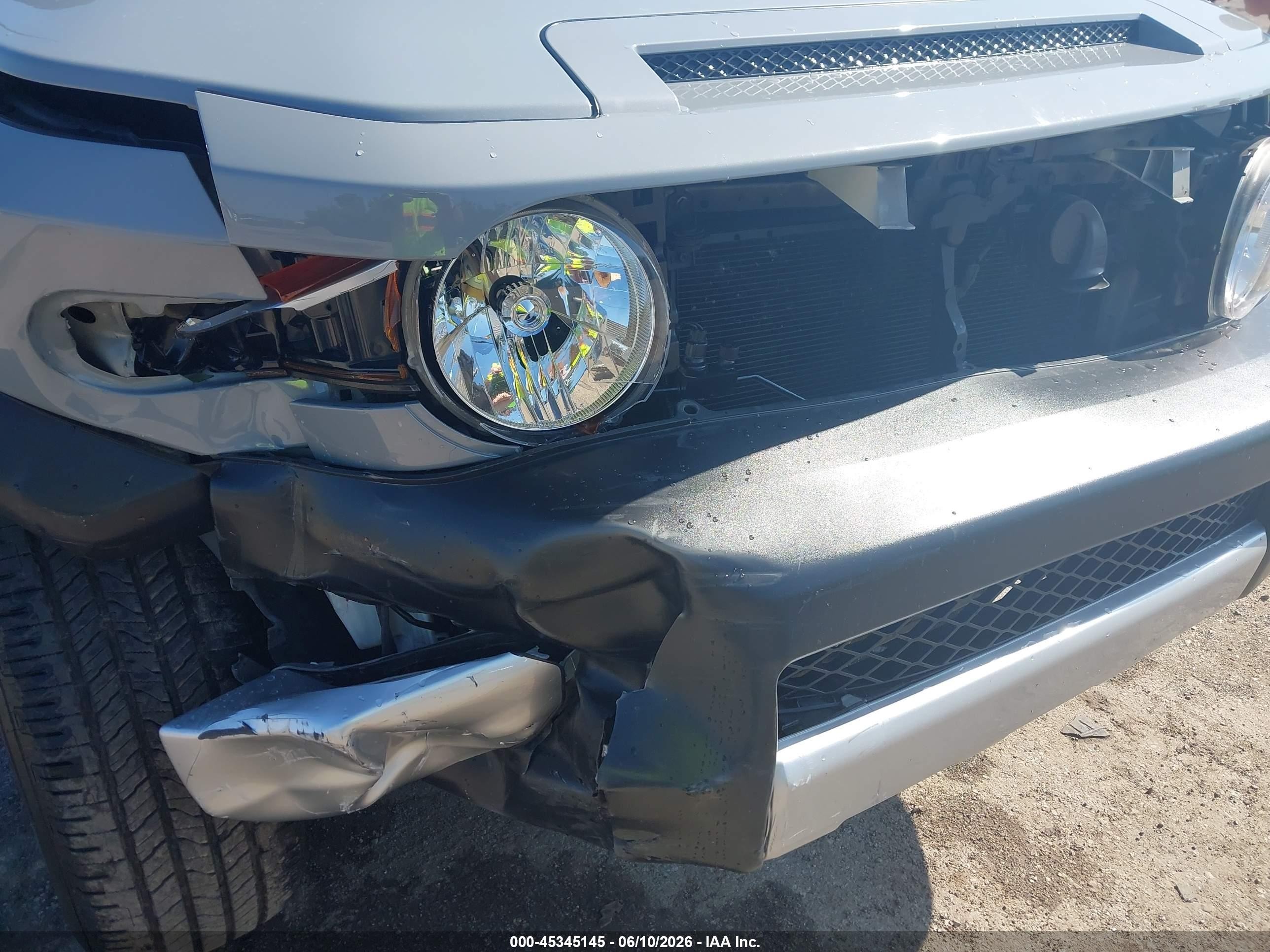 2014 Toyota Fj Cruiser Серебряный vin: JTEBU4BF8EK207622