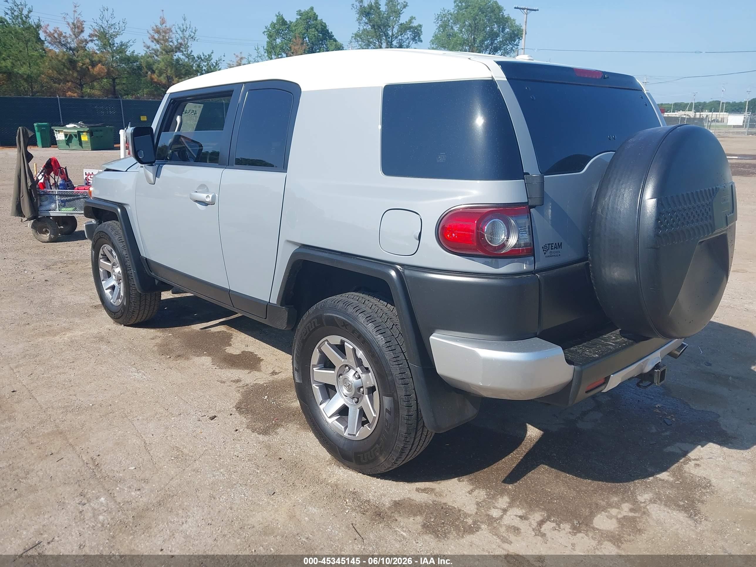 2014 Toyota Fj Cruiser Серебряный vin: JTEBU4BF8EK207622