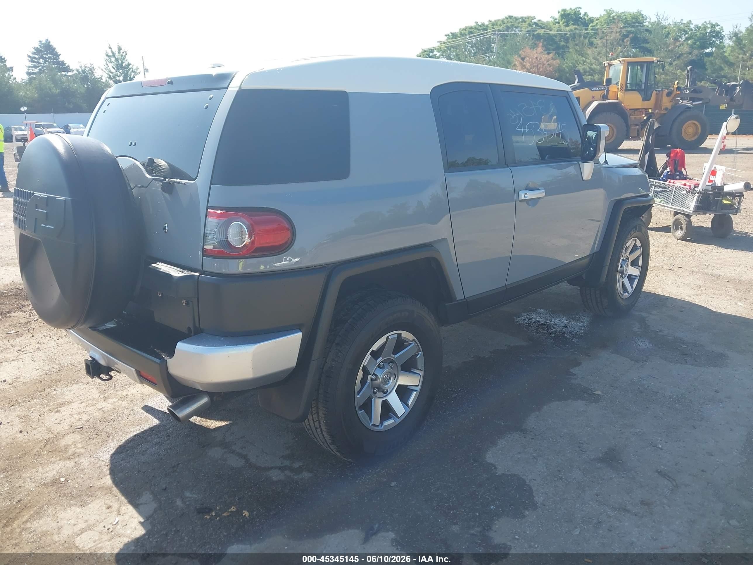 2014 Toyota Fj Cruiser Серебряный vin: JTEBU4BF8EK207622
