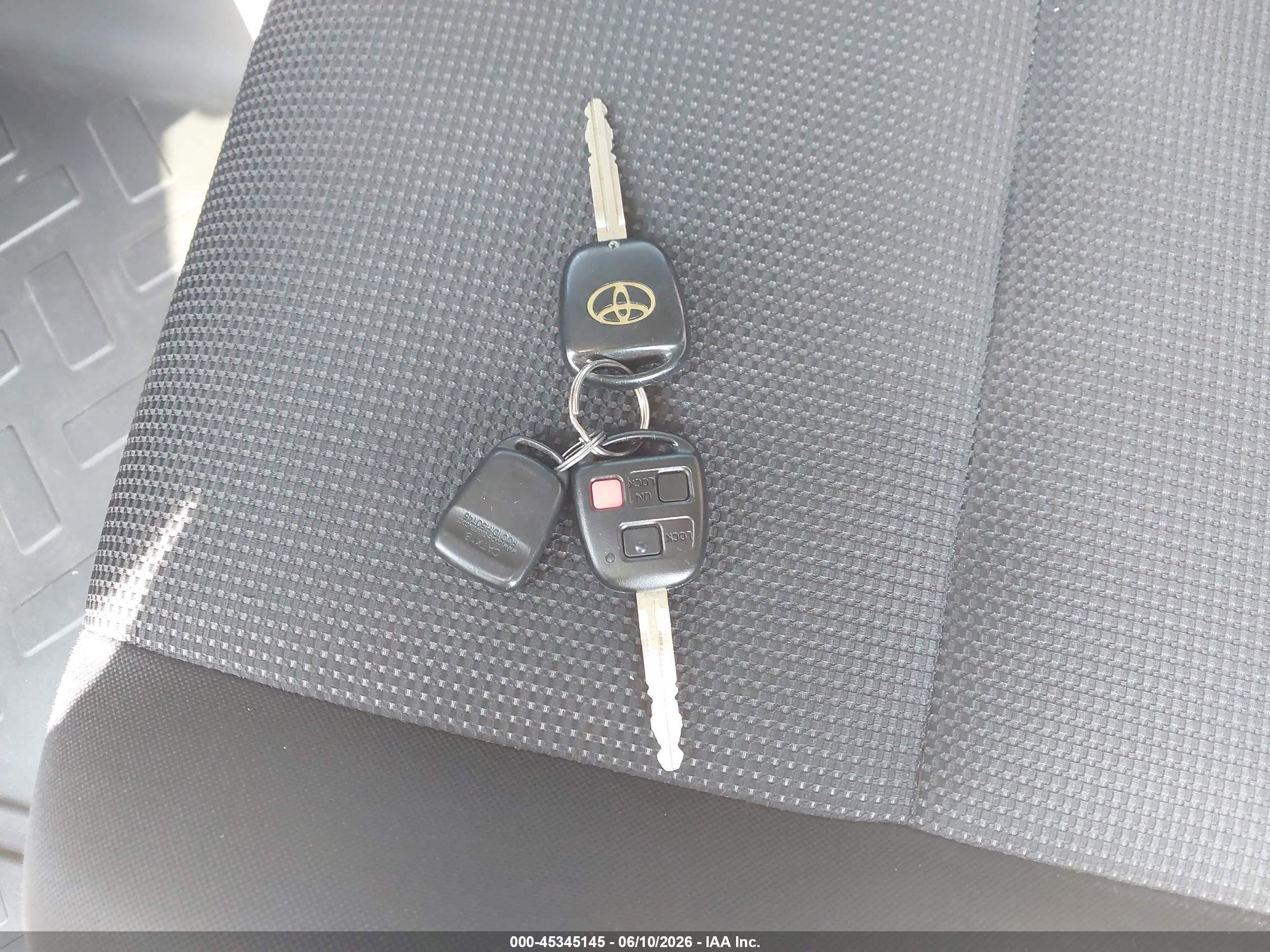 2014 Toyota Fj Cruiser Серебряный vin: JTEBU4BF8EK207622