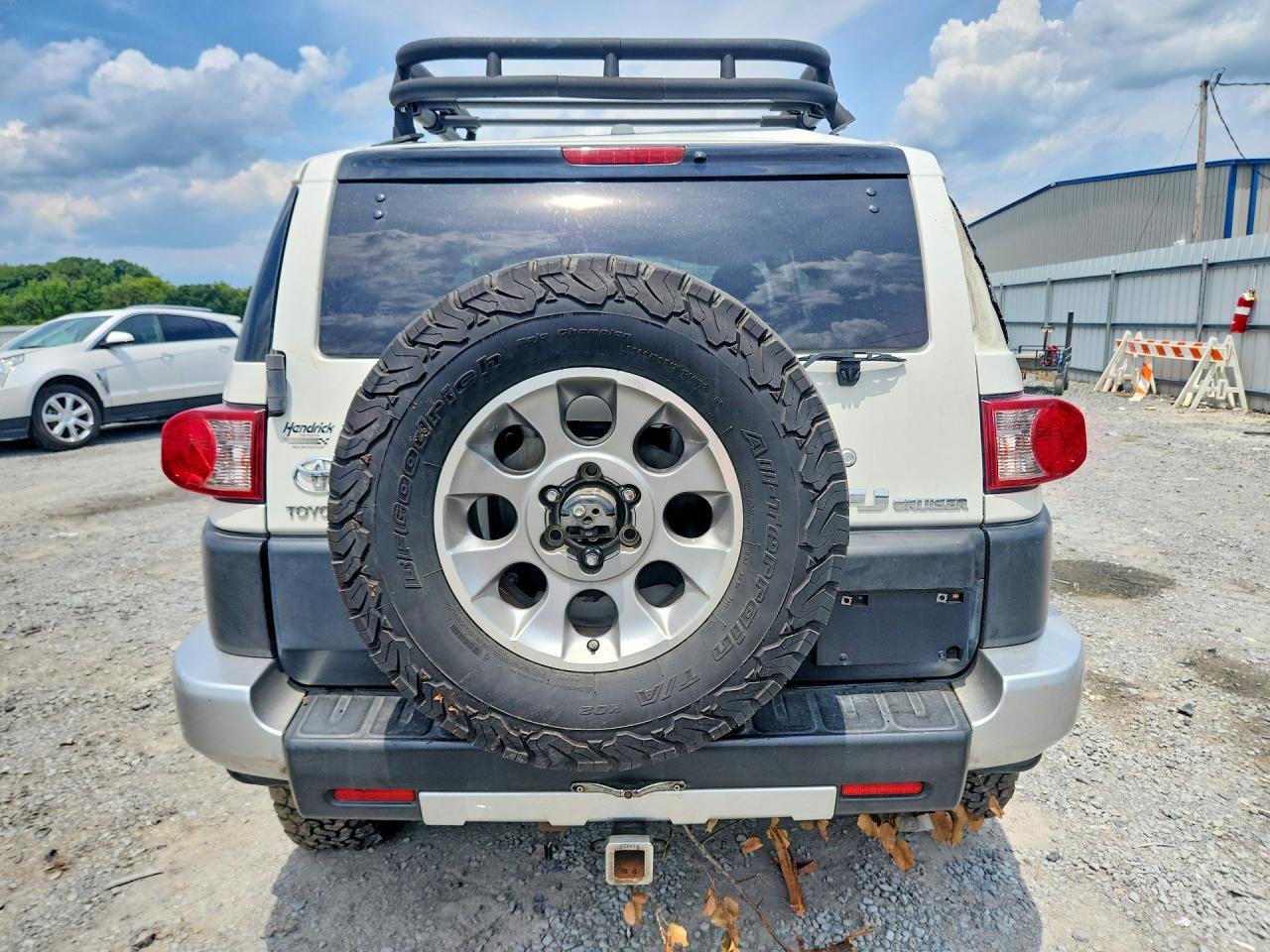 2011 Toyota Fj Cruiser Base White vin: JTEBU4BF9BK103183