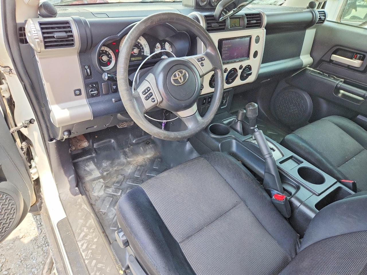 2011 Toyota Fj Cruiser Base White vin: JTEBU4BF9BK103183
