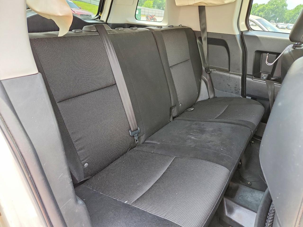 2011 Toyota Fj Cruiser Base White vin: JTEBU4BF9BK103183