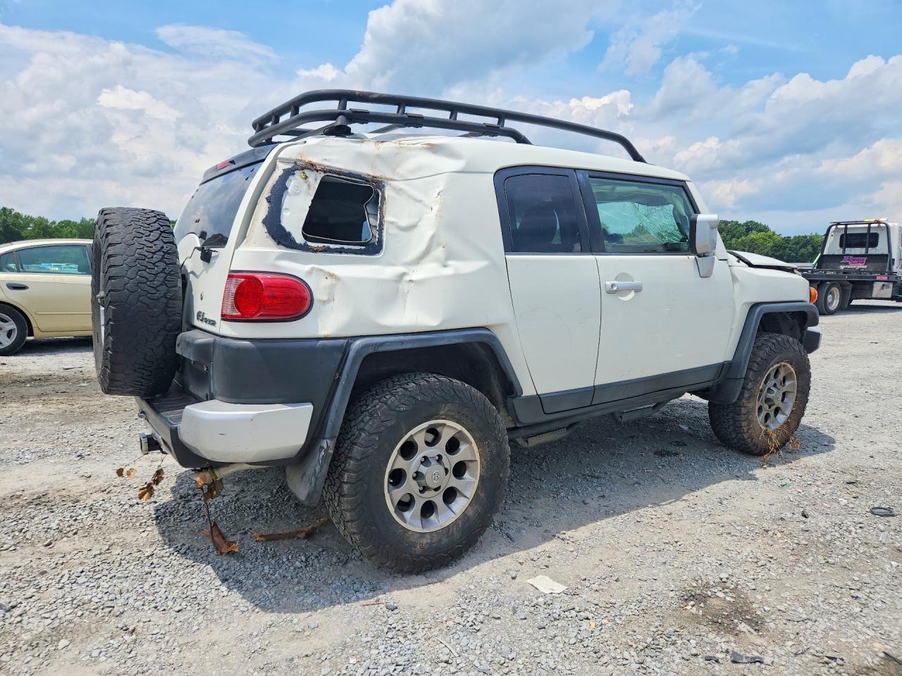 2011 Toyota Fj Cruiser Base White vin: JTEBU4BF9BK103183