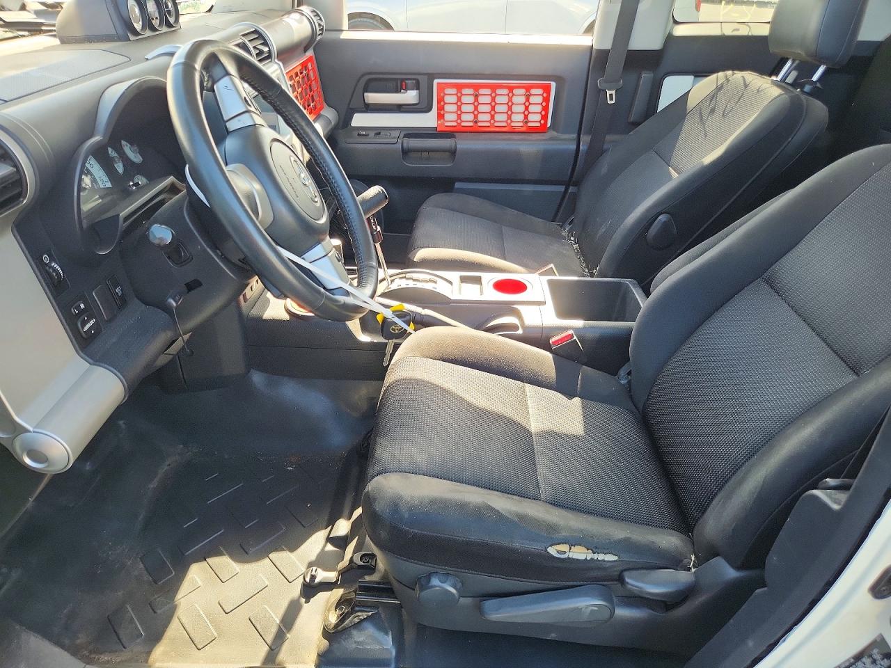 2011 Toyota Fj Cruiser Base Белый vin: JTEBU4BF9BK115978