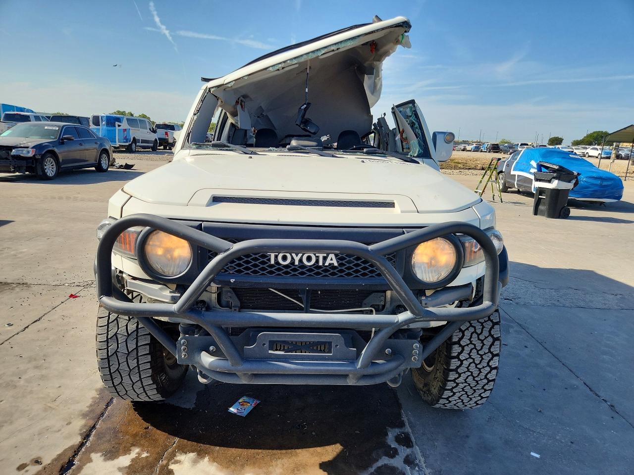 2011 Toyota Fj Cruiser Base Белый vin: JTEBU4BF9BK115978