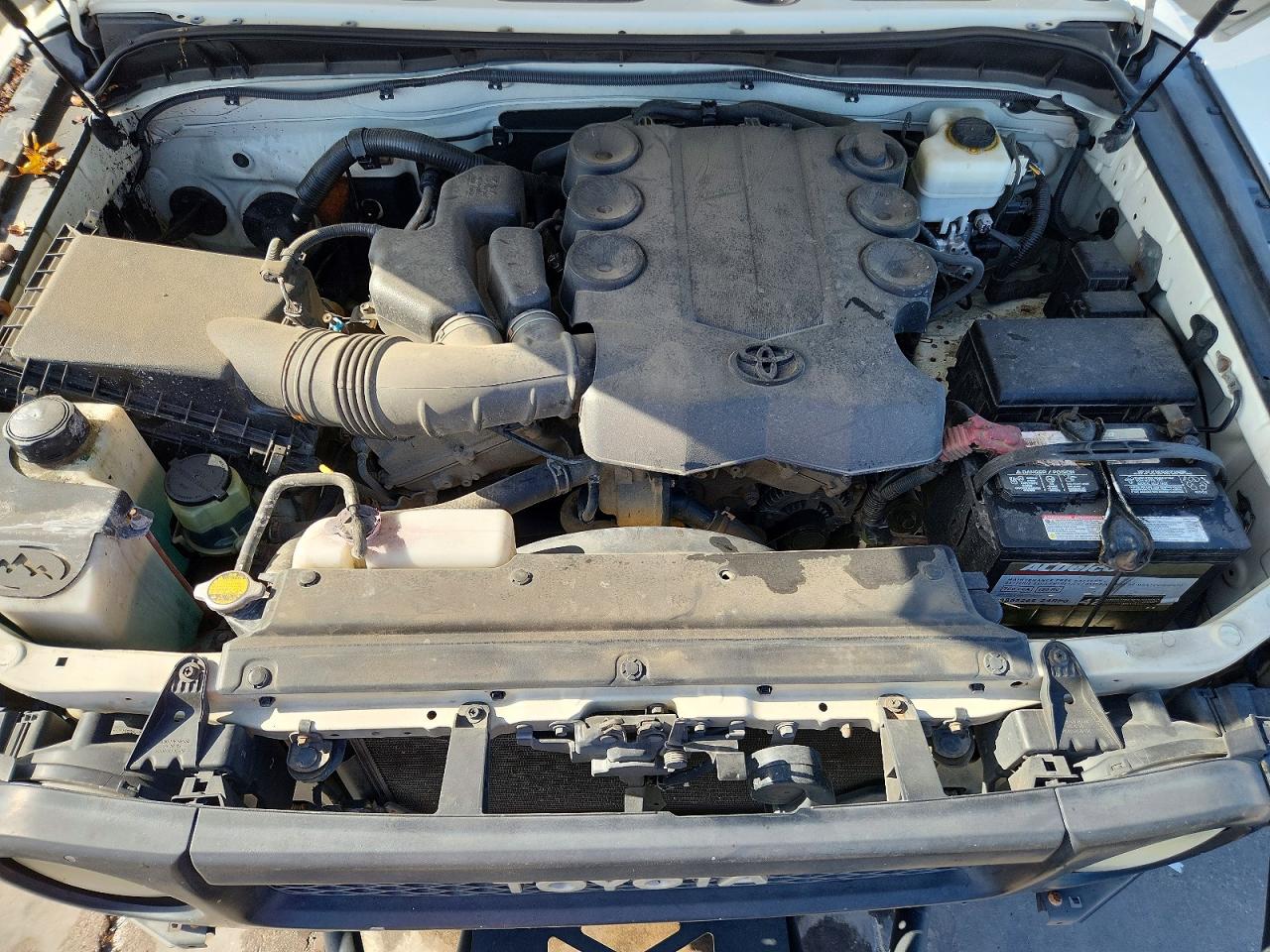 2011 Toyota Fj Cruiser Base Белый vin: JTEBU4BF9BK115978