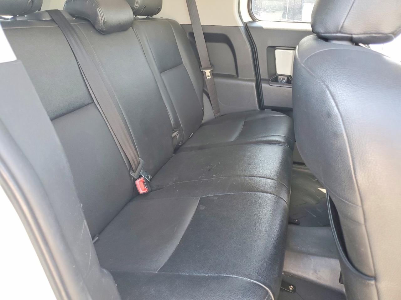 2012 Toyota Fj Cruiser Base Белый vin: JTEBU4BF9CK127176