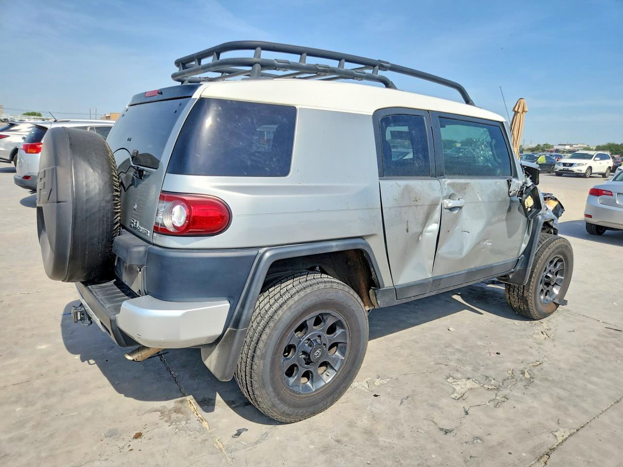 2012 Toyota Fj Cruiser Base Серебряный vin: JTEBU4BF9CK132989