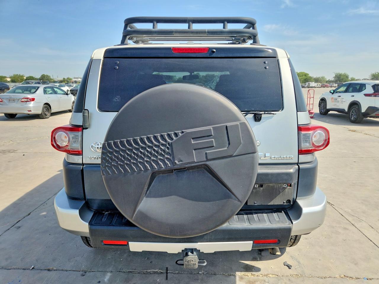 2012 Toyota Fj Cruiser Base Серебряный vin: JTEBU4BF9CK132989