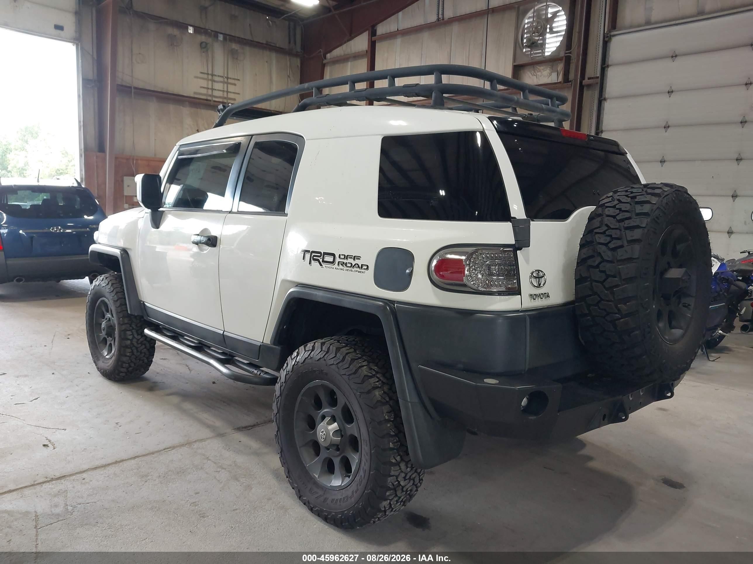 2012 Toyota Fj Cruiser White vin: JTEBU4BF9CK135679