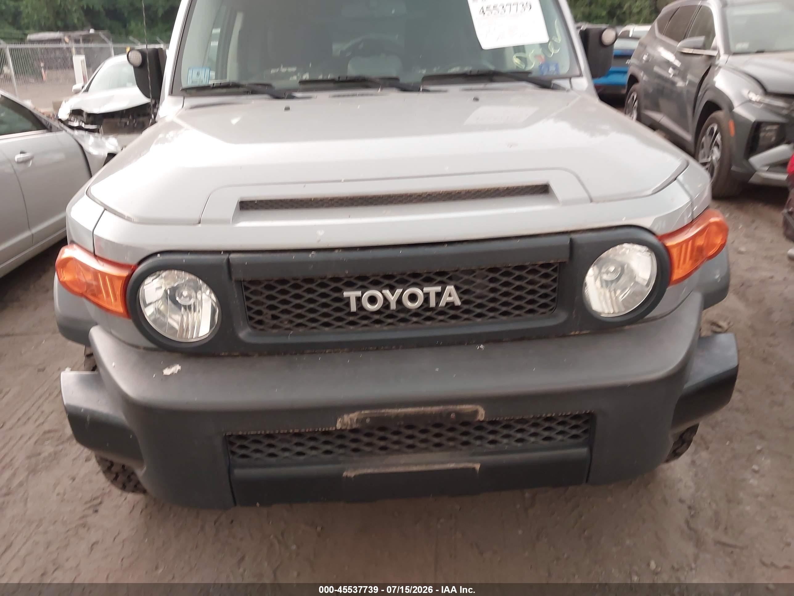 2013 Toyota Fj Cruiser   Gray vin: JTEBU4BF9DK155688