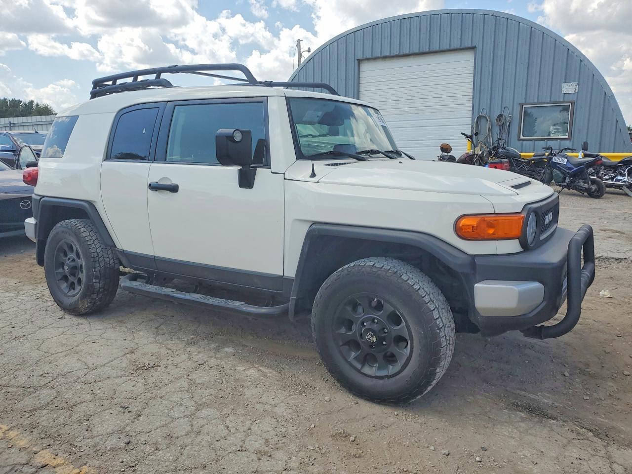 2013 Toyota Fj Cruiser Base White vin: JTEBU4BF9DK169252