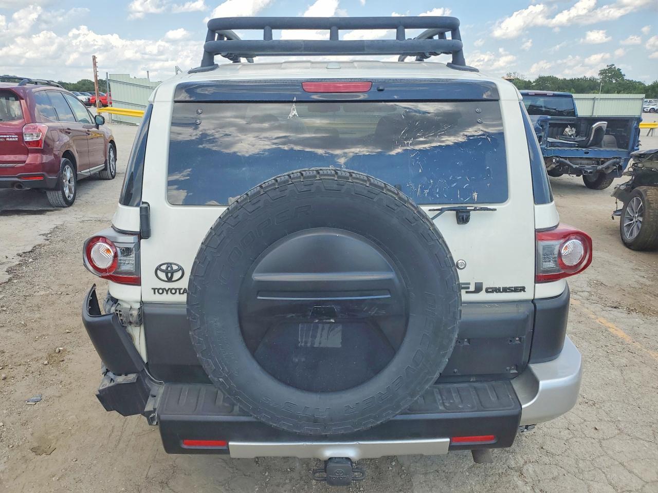 2013 Toyota Fj Cruiser Base White vin: JTEBU4BF9DK169252