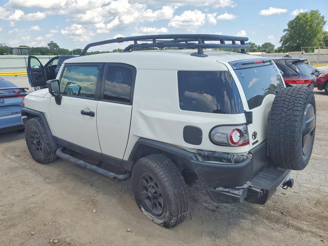 2013 Toyota Fj Cruiser Base White vin: JTEBU4BF9DK169252